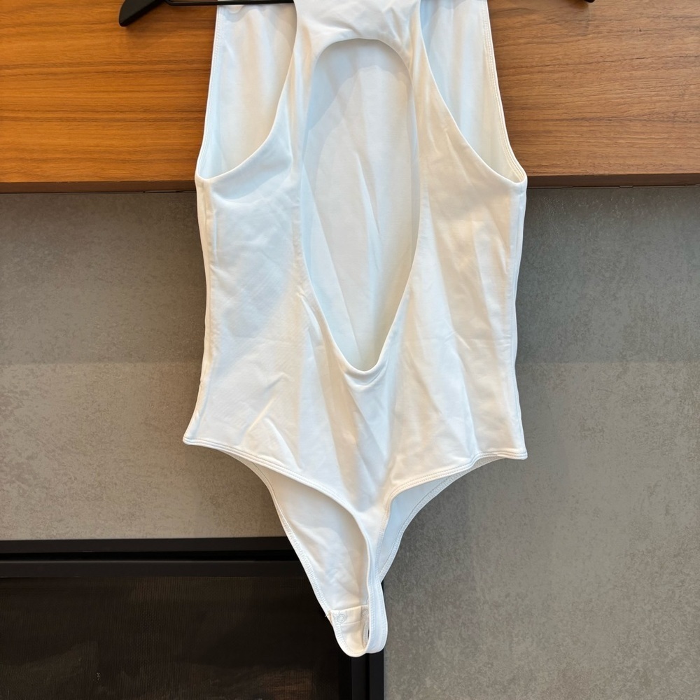 NWOT Babaton White Contour Crew Bodysuit, Size L - Picture 10 of 10